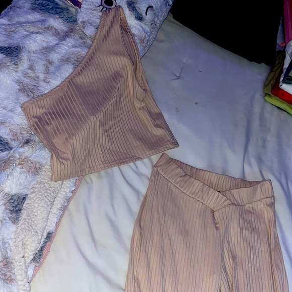 ADORABLE 2-PIECE WOMENS PINK OUTFIT - Picture 1 of 2